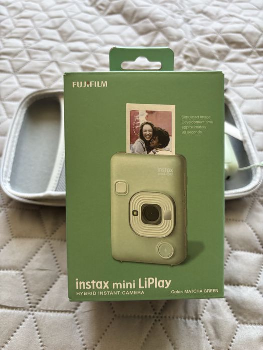 Моментен фотоапарат Instax LiPlay + подарък калъф за съхранение