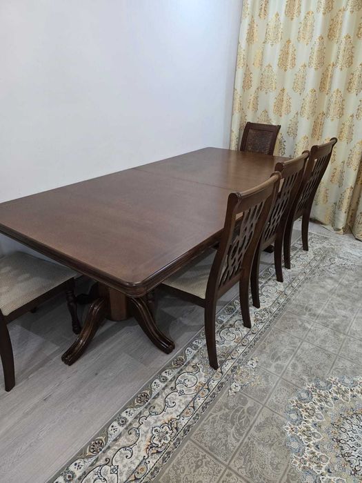 Стол для гостинной