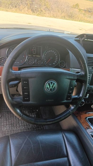 Vw Touareg 2.5 R5,174 к.с. , 60 броя на части