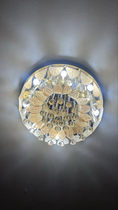 Продам люстры и картины