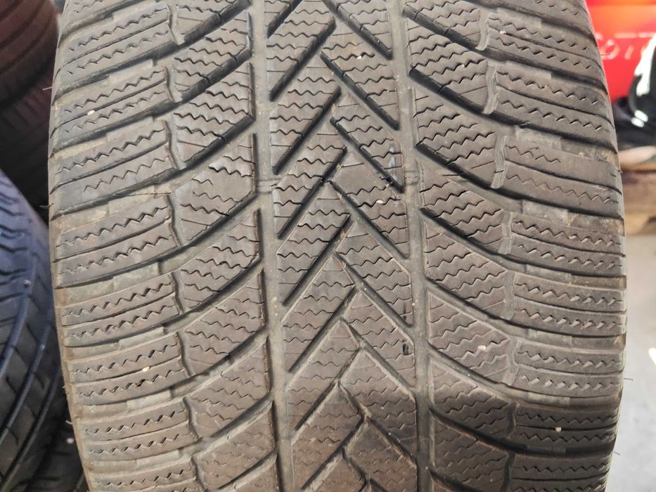 2бр.зимни гуми 255/40/21 Bridgestone