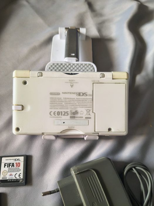 Nintendo Ds lite cu accesorii ( nu e modat)