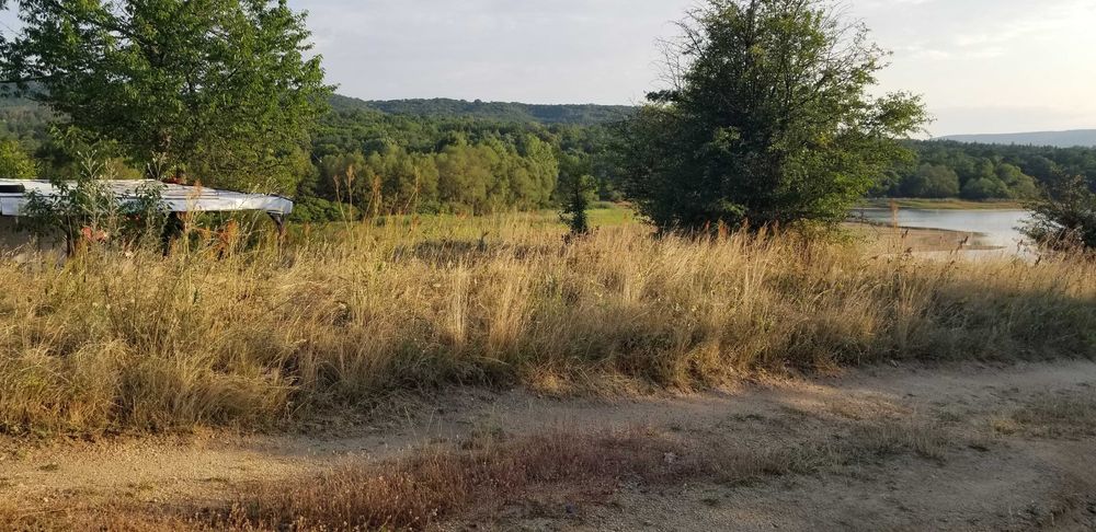 парцел на брега на язовир до Казанлък