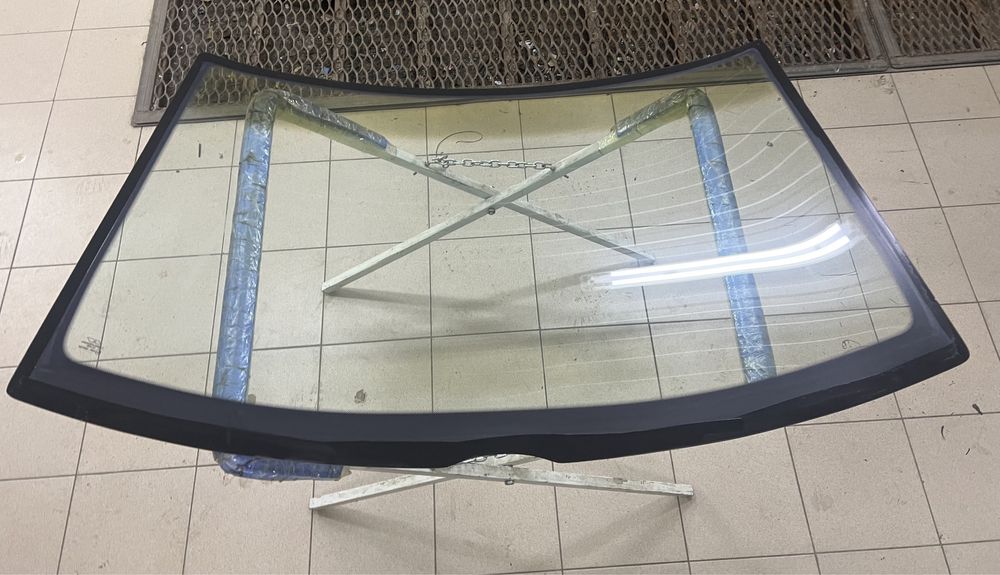 Автостёкла лобовые Б/У
