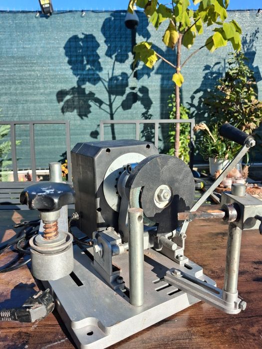Masina/ Dispozitiv electric ascuțit pânze circular