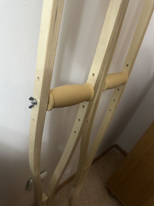 Продам деревянные с регулятором костыли