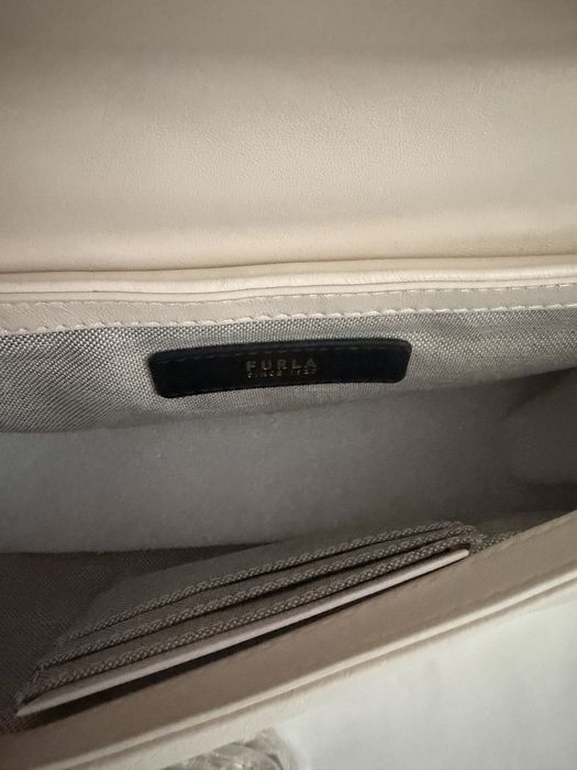 Нова дамска чанта Furla естествена кожа в цвят екрю