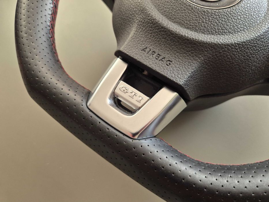 GTI VW Scirocco скосен волан с еърбег – Golf 5/6, Passat B6/B7, Caddy, Touran, Tiguan
