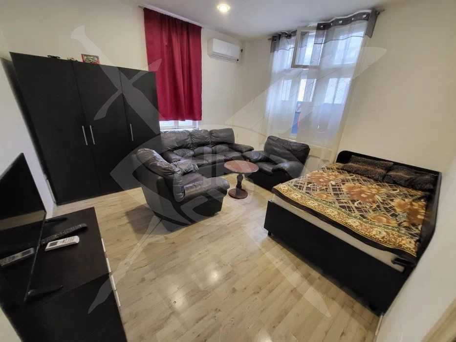 Дава се под наем Едностаен апартамент в Варна, Гръцка махала - 44 кв.м за 265 € - Снимка #1