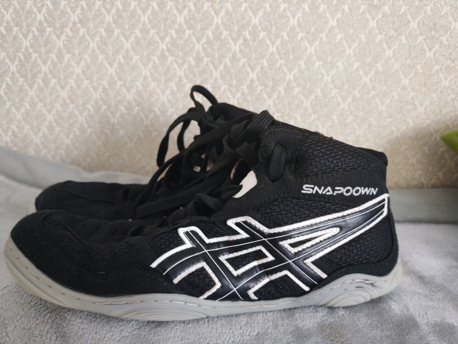 Спортивная обувь