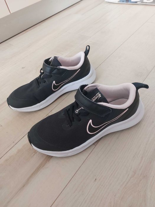 Adidasi Nike marimea 35