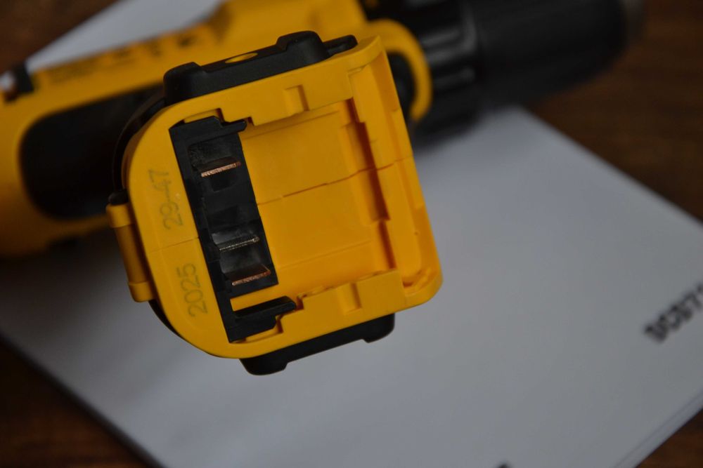 Нов, оригинален винтоверт DeWALT DCD710 12V