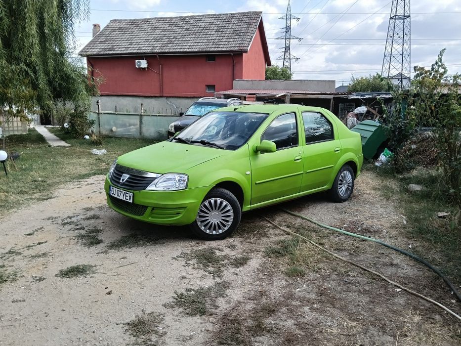 Vând Dacia Logan