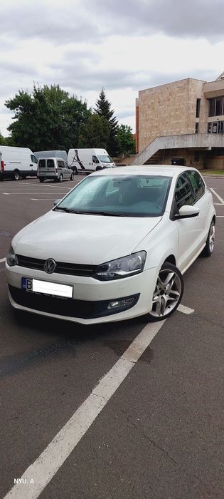 VOLKSWAGEN Polo 2013