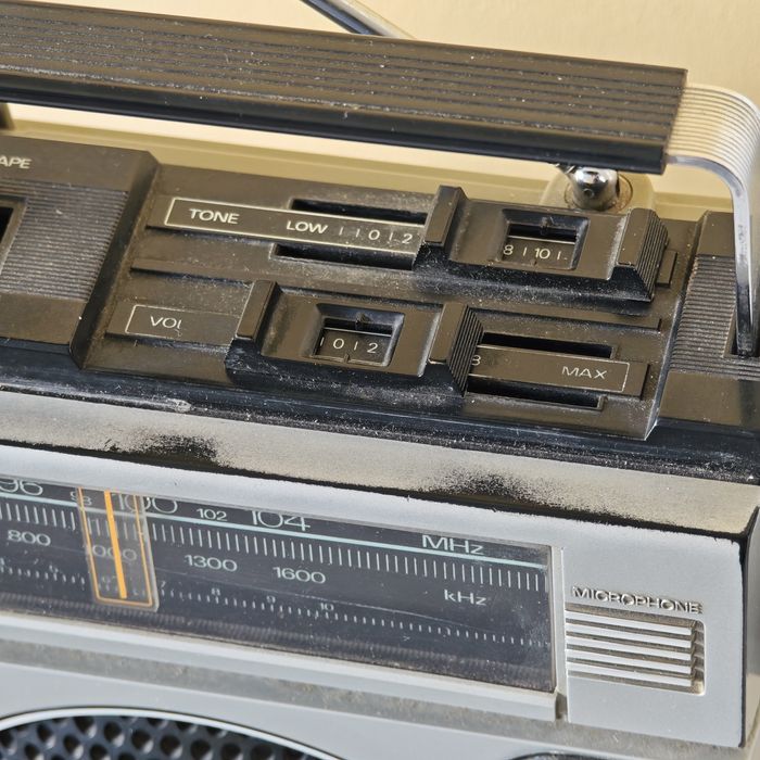 SANYO M2429FZ – винтидж радио‑касетофон, 1982г.