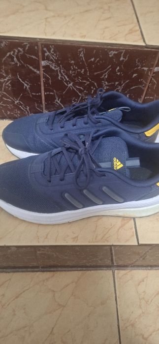 Продавам маратонки adidas