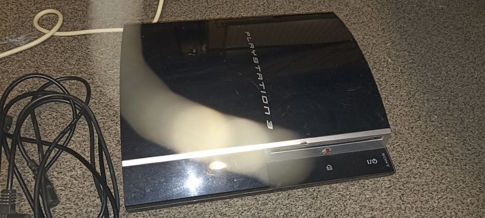 Ps3 + 2 manete + 2 jocuri