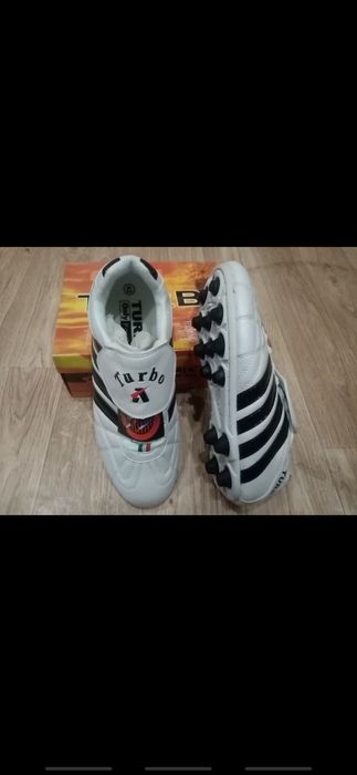 Бутсы футбольные