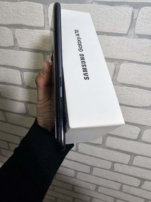 Samsung A 70 6/128 Gb Ideal karobka dok