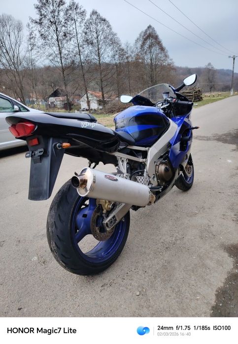 Vând Kawasaki zx9r an 2002 stare perfectaoriginal 3000 euro fix