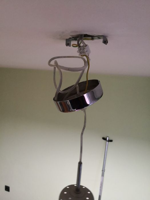 Продавам полилей