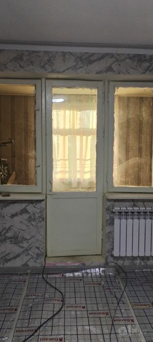 Чирчик, 4м/н 24дом,4этаж, 2х ком, 33000у.е