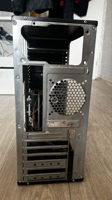 Отдам 2 корпусаа