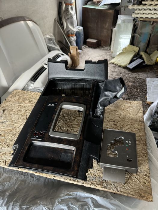 Запчасти салона Land Cruiser 200