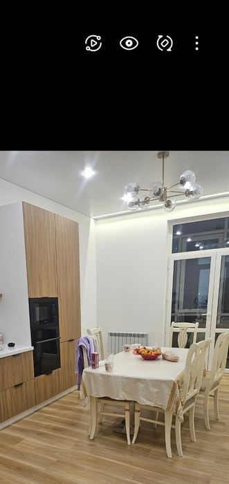 Обеденный стол и стулья