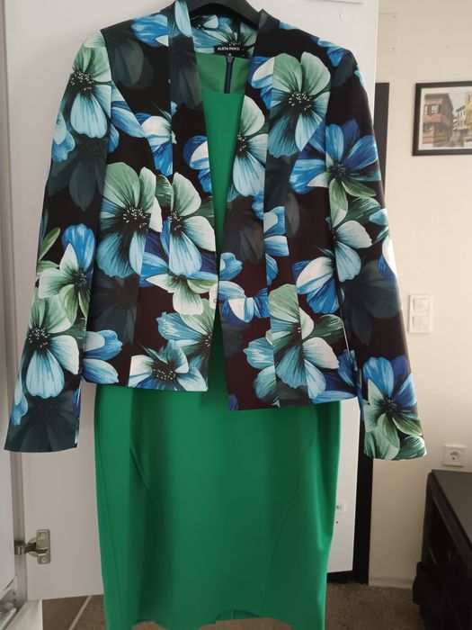 Рокля със сако.Може и поотделно.