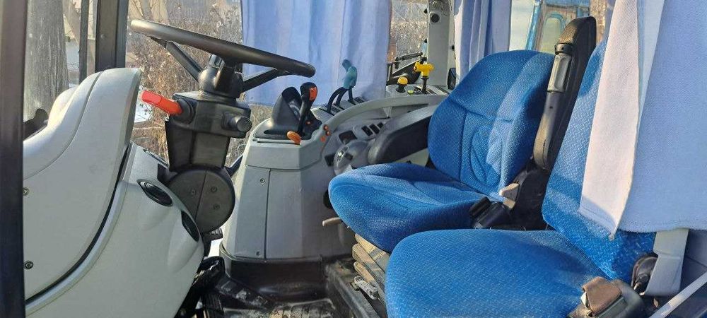 Traktor New Holland   Трактор