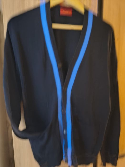 Оригинална жилетка-"Huggo Boss"