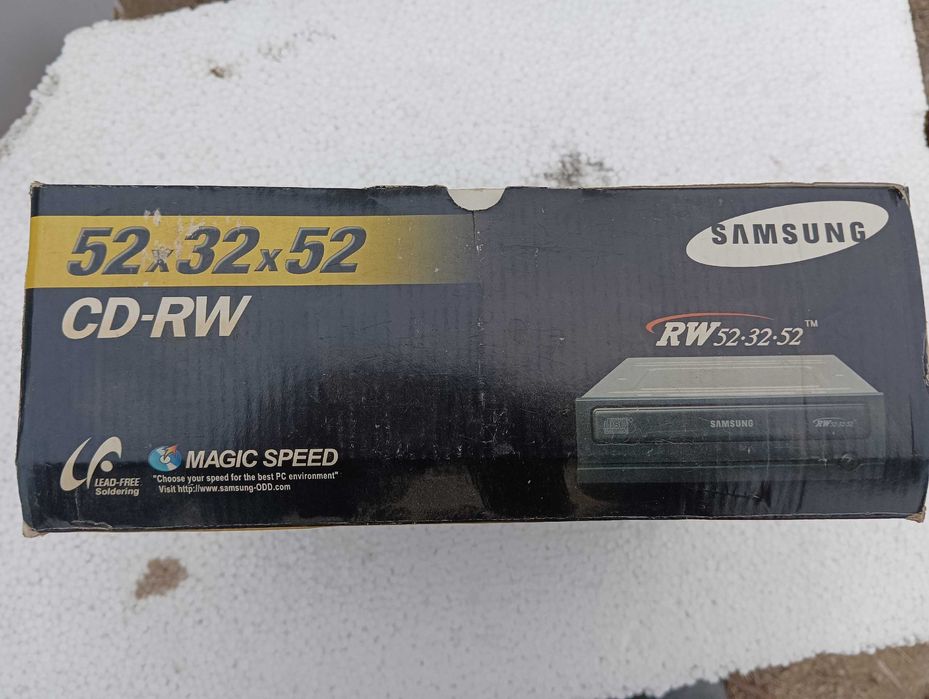 Новые дисководы CD-R в коробках
