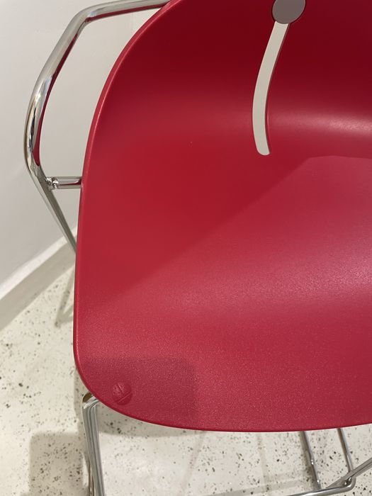 Висок дизайнерски стол