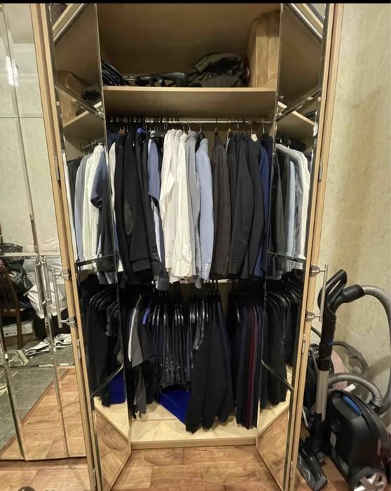 Шкаф с зеркалами