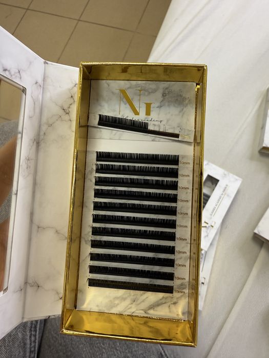 Продавам пинсети и мигли