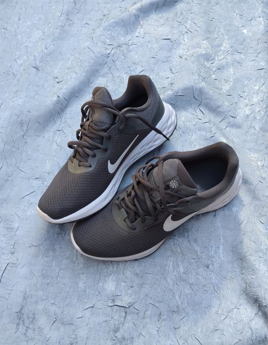 Vând adidași de bărbați Nike