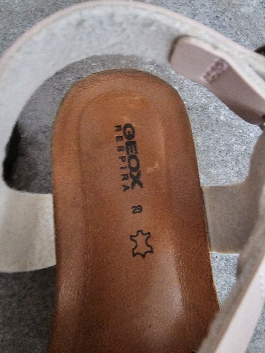 Продавам детски сандали GEOX