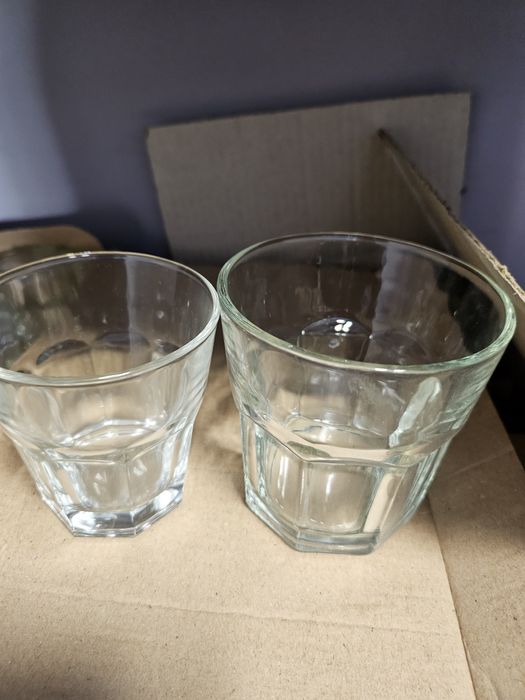 Чаши за алкохол и чинии