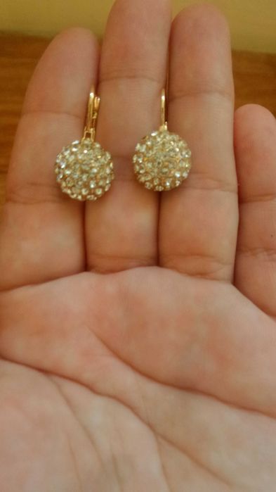 Новые серьги блестящие.