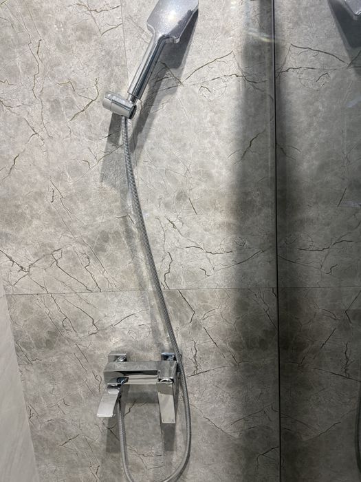 Сместители  для душа , кухни