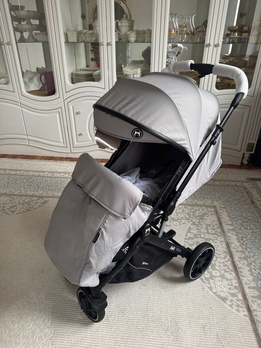 прогулочная коляска новая