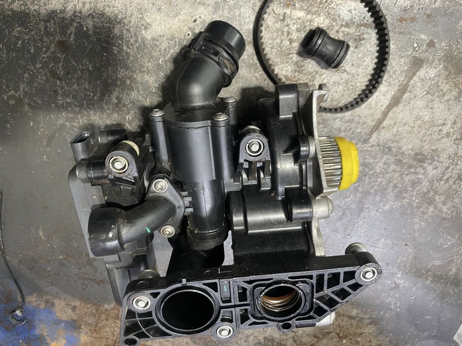 Насос VAG 06L121600D