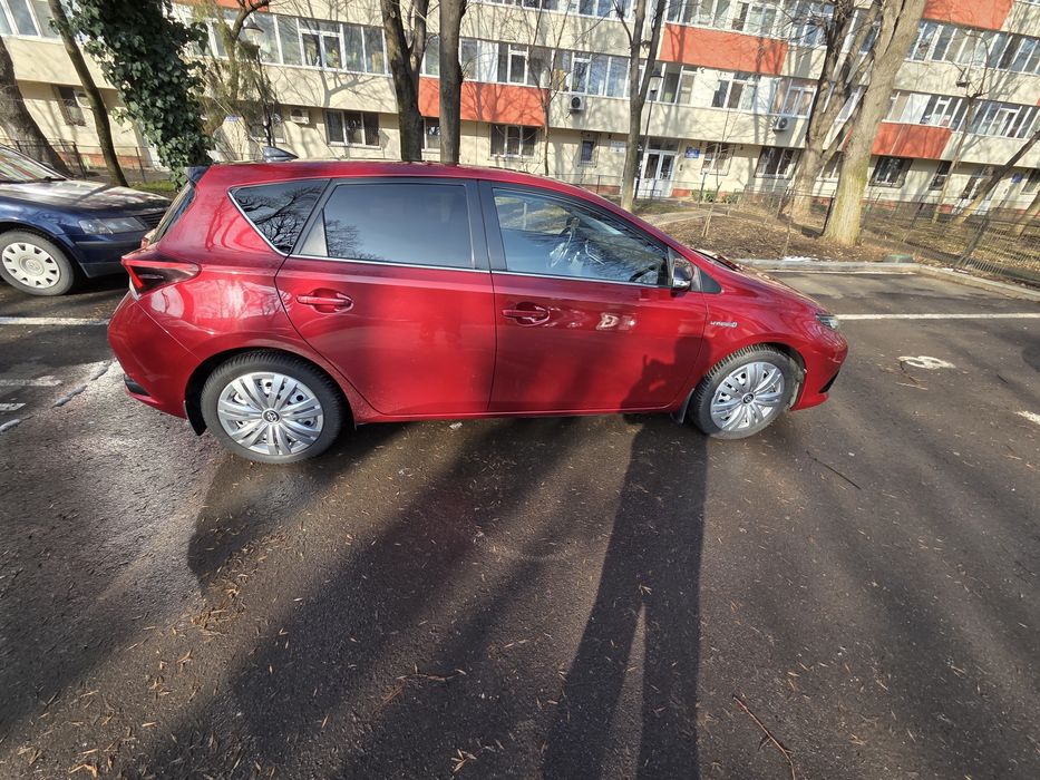 TOYOTA Auris  Hatchback hibrid 1.8L