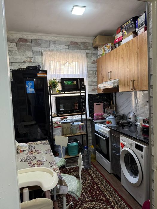 Srochno Sirdaryo tuman 3 xona Kamariston yangi uylarda Uy sotiladi