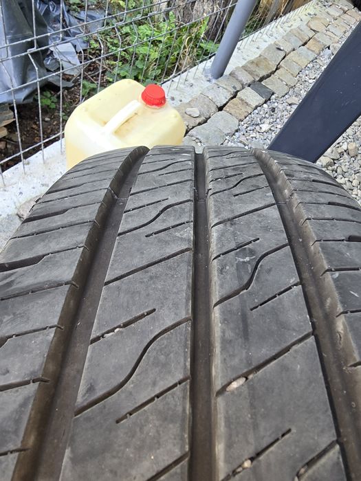 Anvelope vara 215/60/17 C