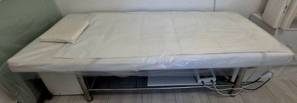 Vand 2 buc pat cosmetic pentru tratamente remodelare corporala .