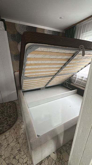 Кровать 2/2.30в нормальном состояний