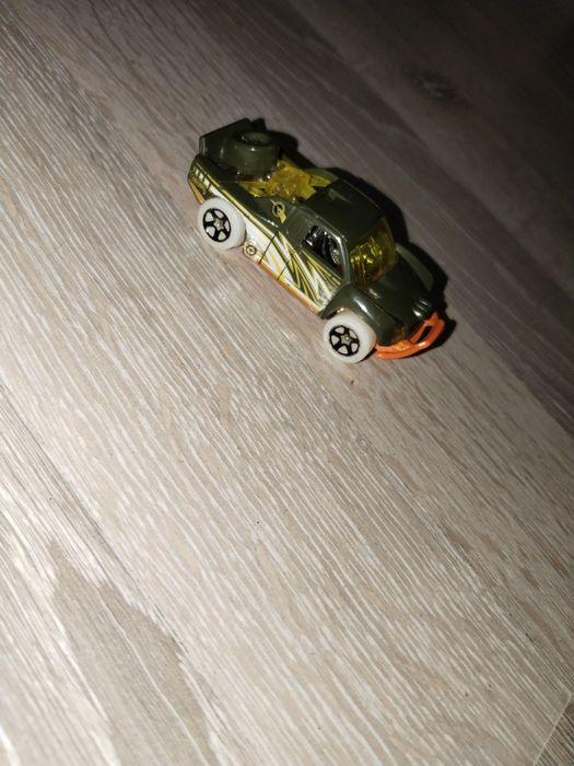 Hot wheels TH...