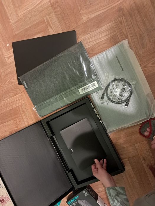 Monitor portabil Lenovo nou